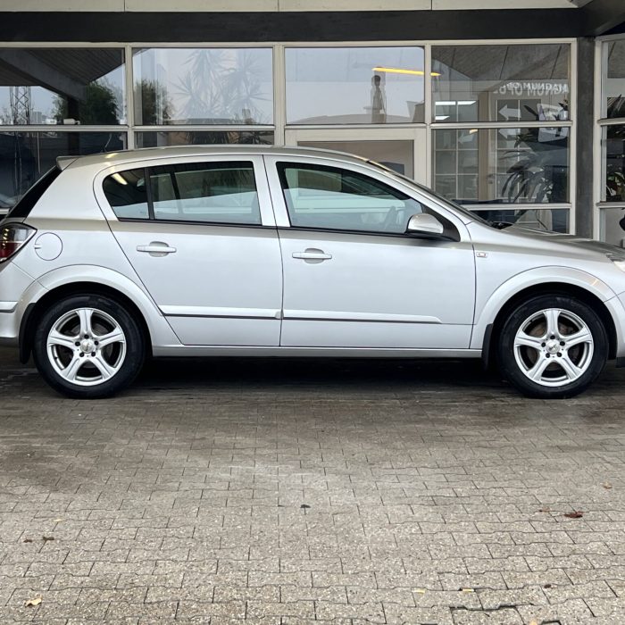 Opel Astra Fra siden